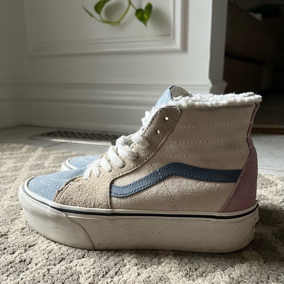 Worn a couple times, selling because i have too many shoes - Picture 2 of 2